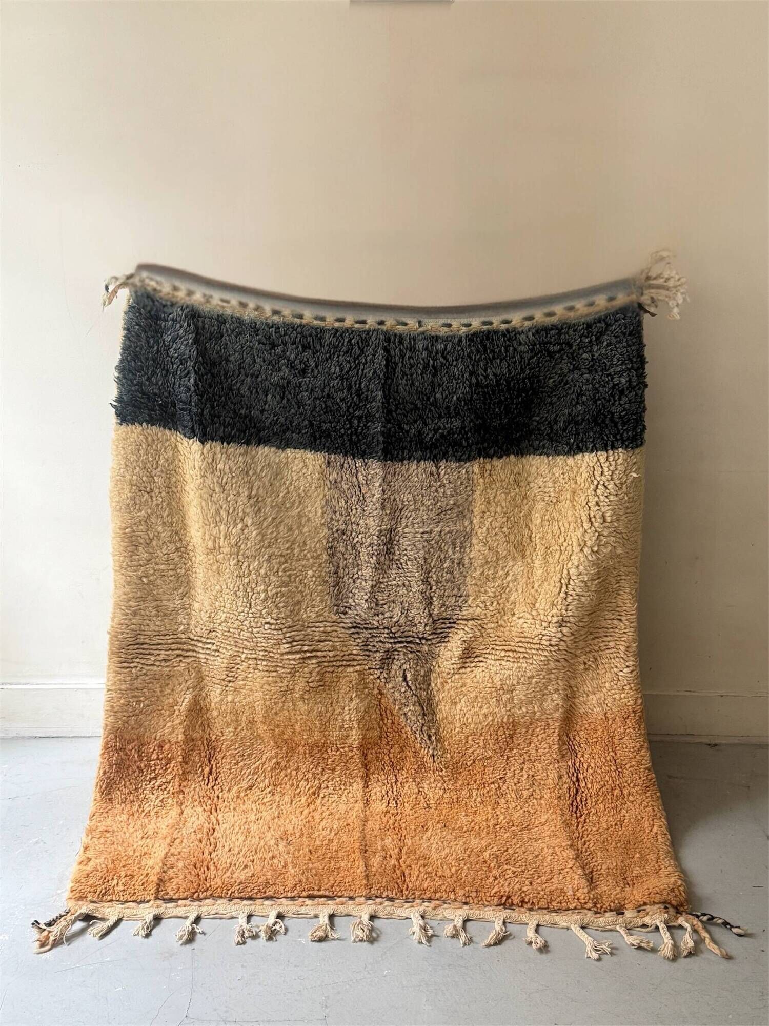 Thick vintage Berber rug, 100% handwoven sheep wool.