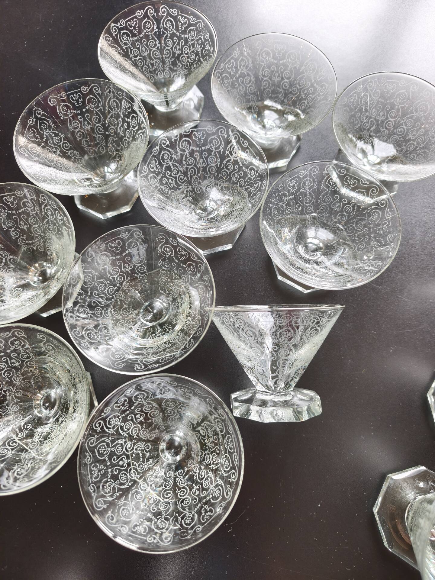 Lot de 34 magnifiques verres en cristal Baccarat