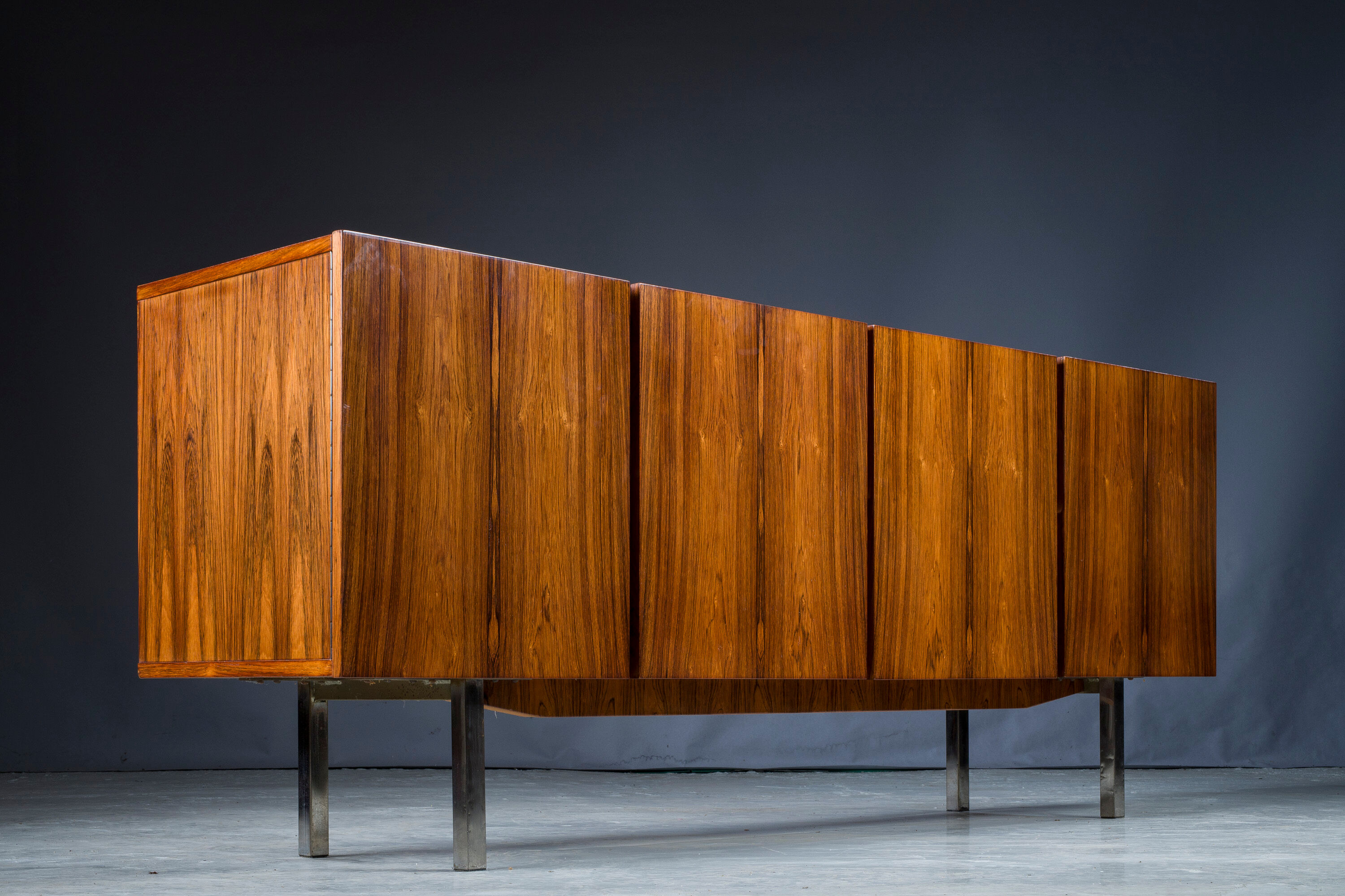 Buffet moderne du milieu du siècle en palissandre, 1970