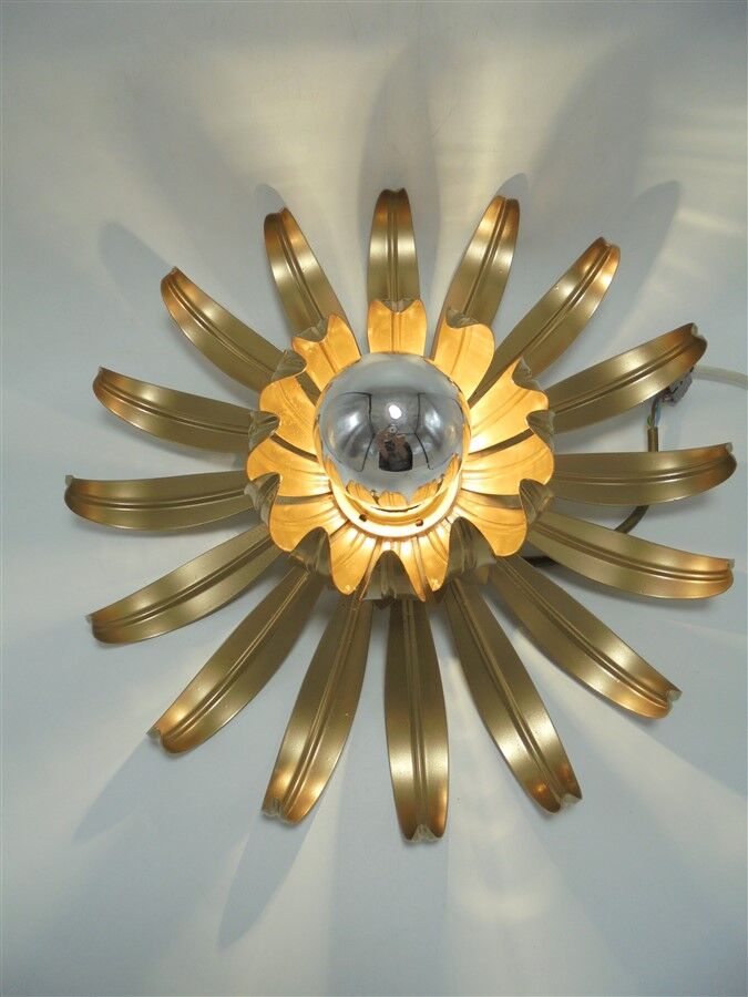 Wall lamp golden flower