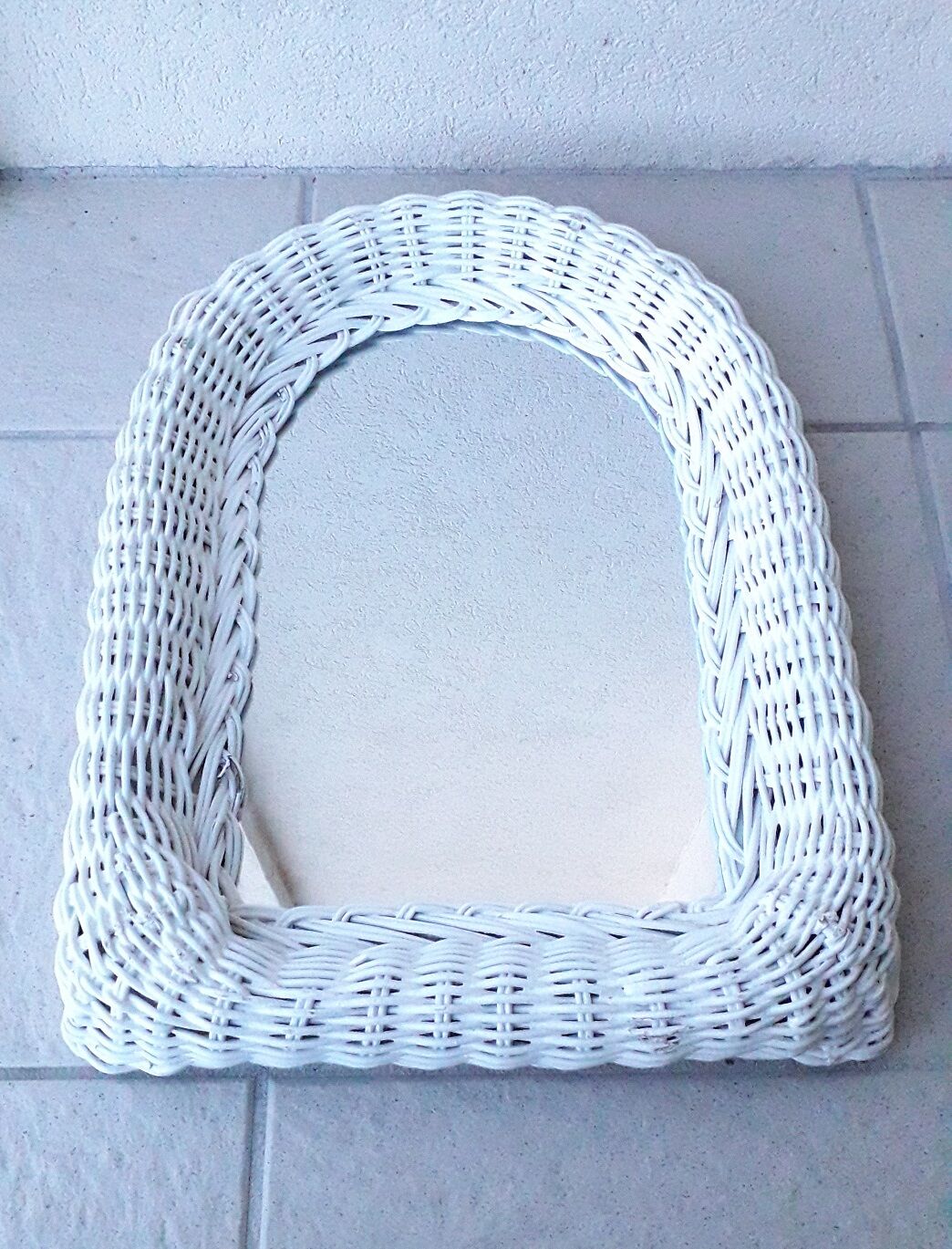 White wicker mirror