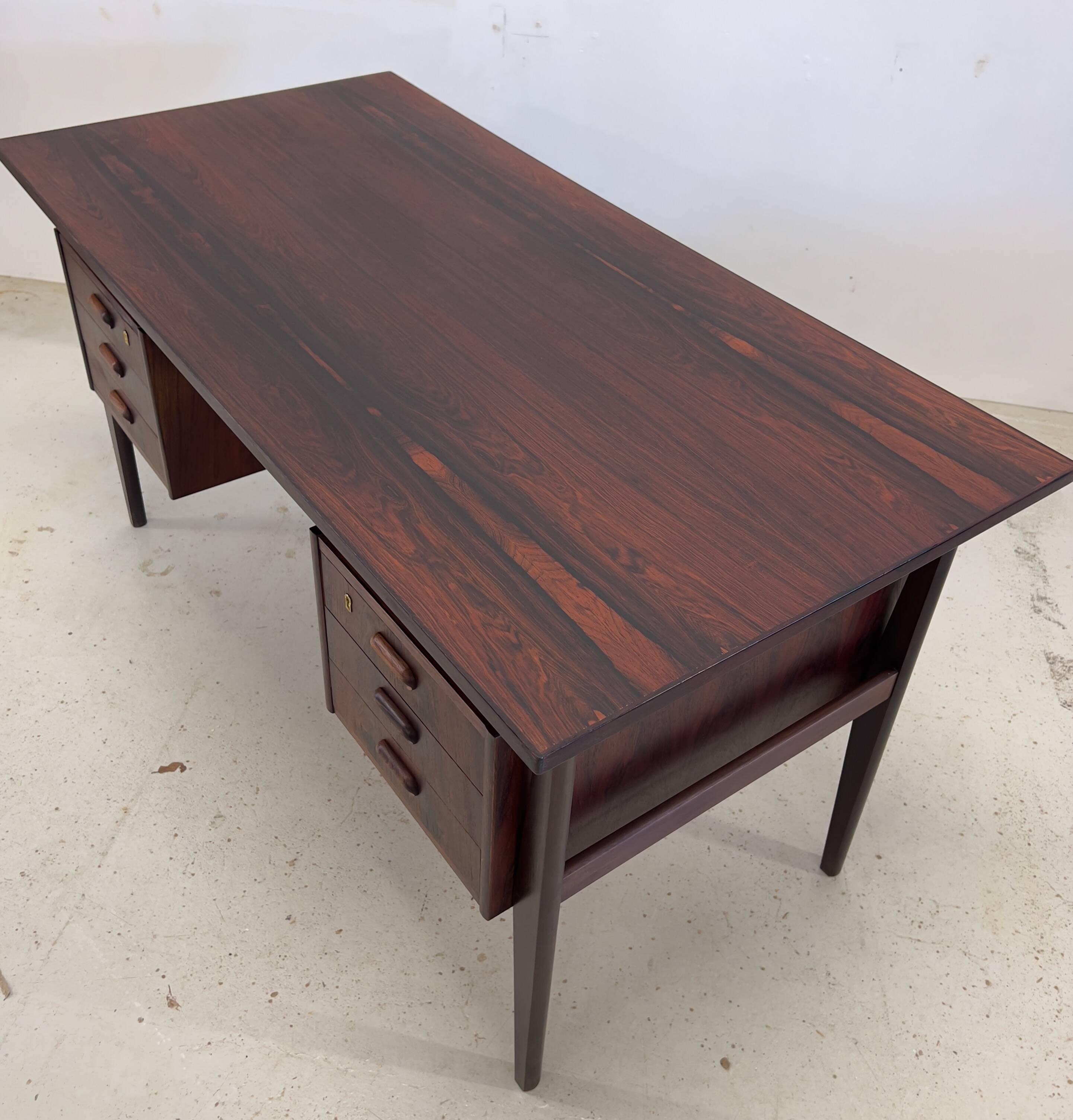 Bureau en palissandre par Gunnar Nielsen pour Tibergaard, années 1960.