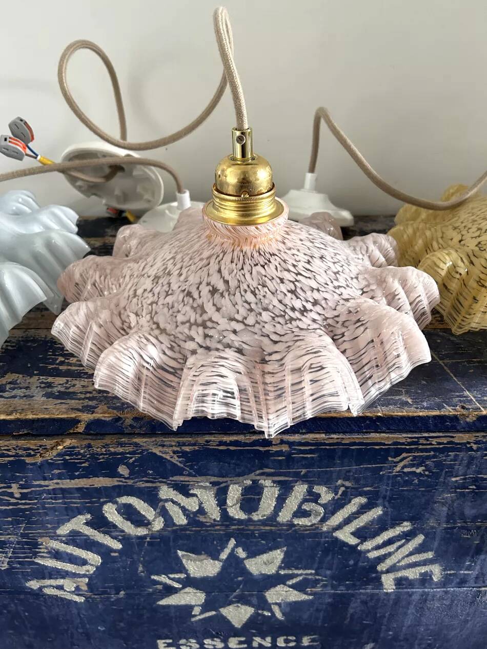 Lot de trois suspensions vintage en verre pastel