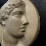 Sculpture relief femme