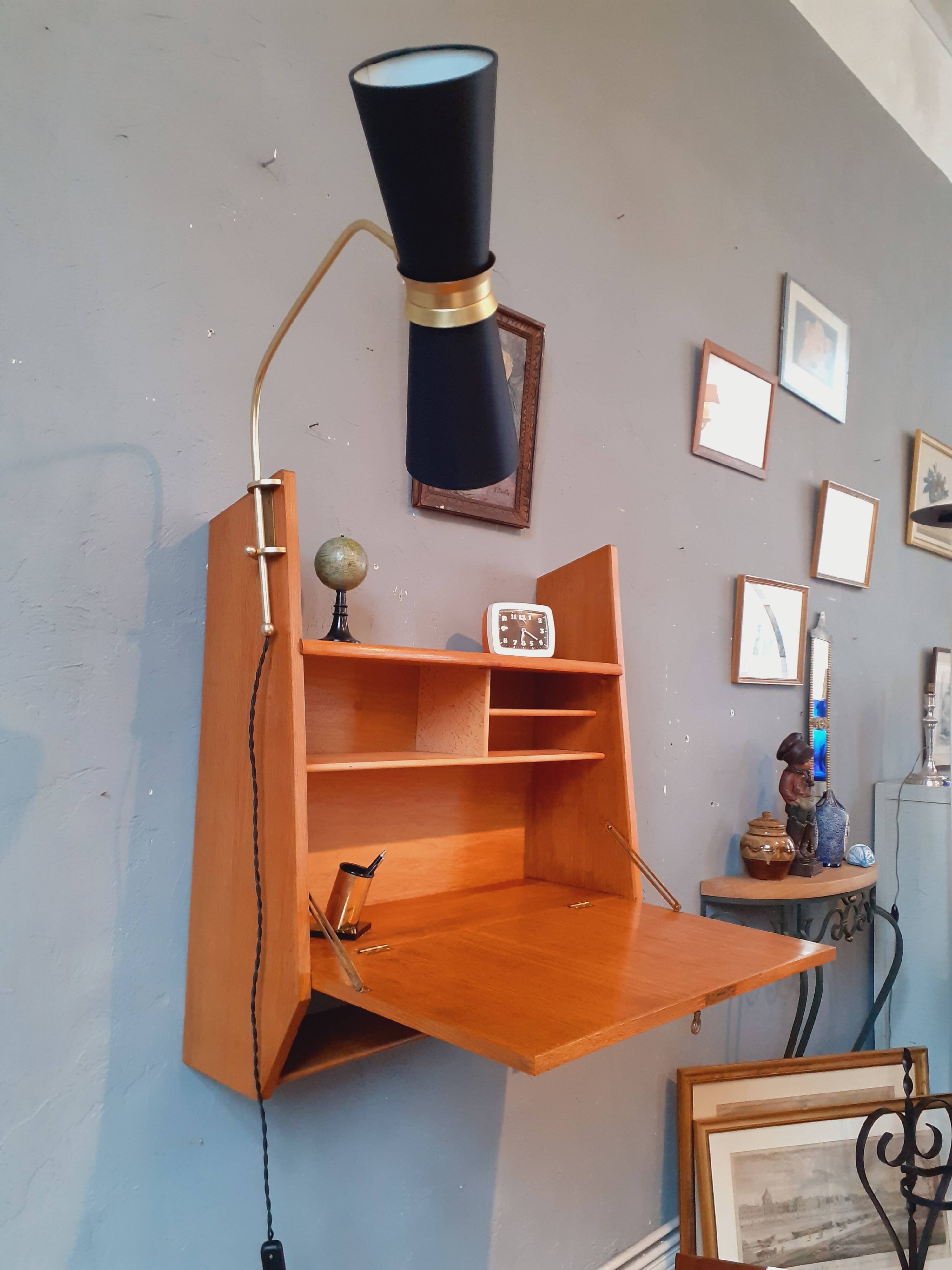 Wall-mounted oak desk from the 1950s.