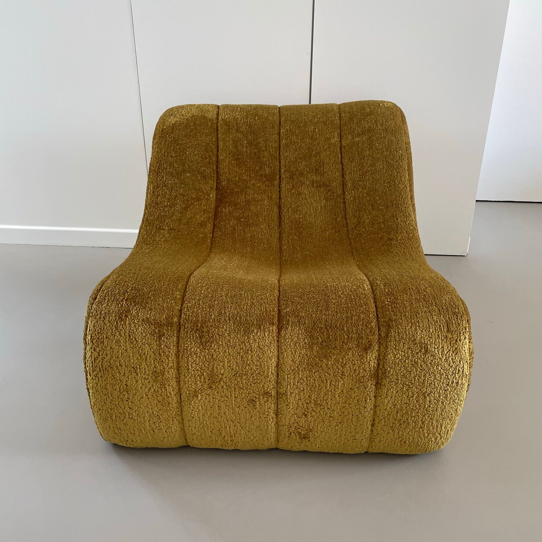 Chair, droit model from the "chromatic" series, Kwok Hoi Chan, Steiner 1970