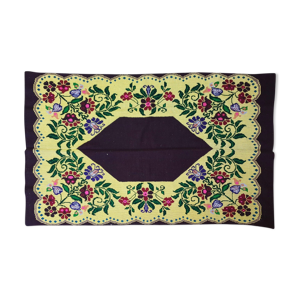 Tapis jaune fait à la main avec de délicates fleurs colorées 198x131 cm