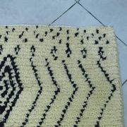 Tapis marocain artisanal décoré 250cmx150cm