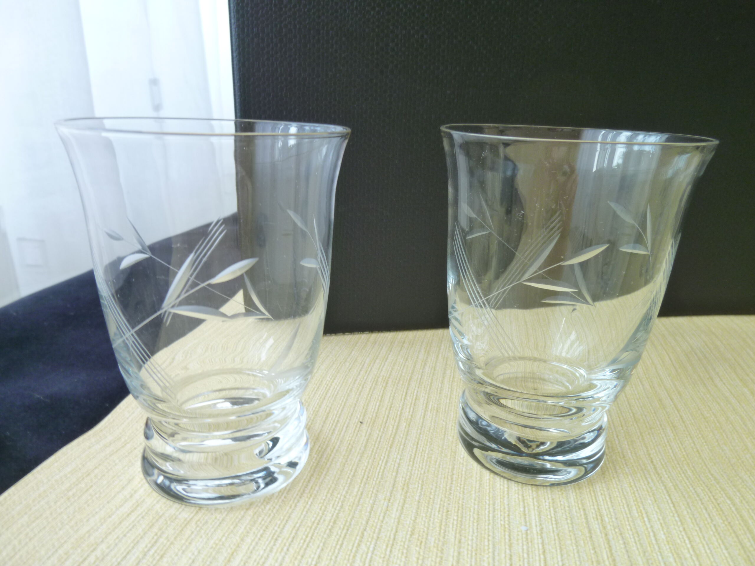 Set of 6 table glasses shaped vintage cup in engraved glass