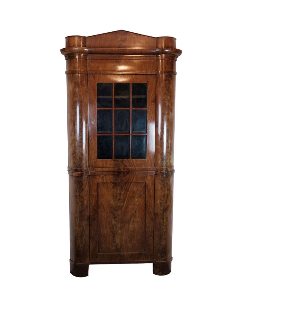 Armoire d’angle antique de l’Allemagne du Nord dans l’Empire tardif en acajou poli