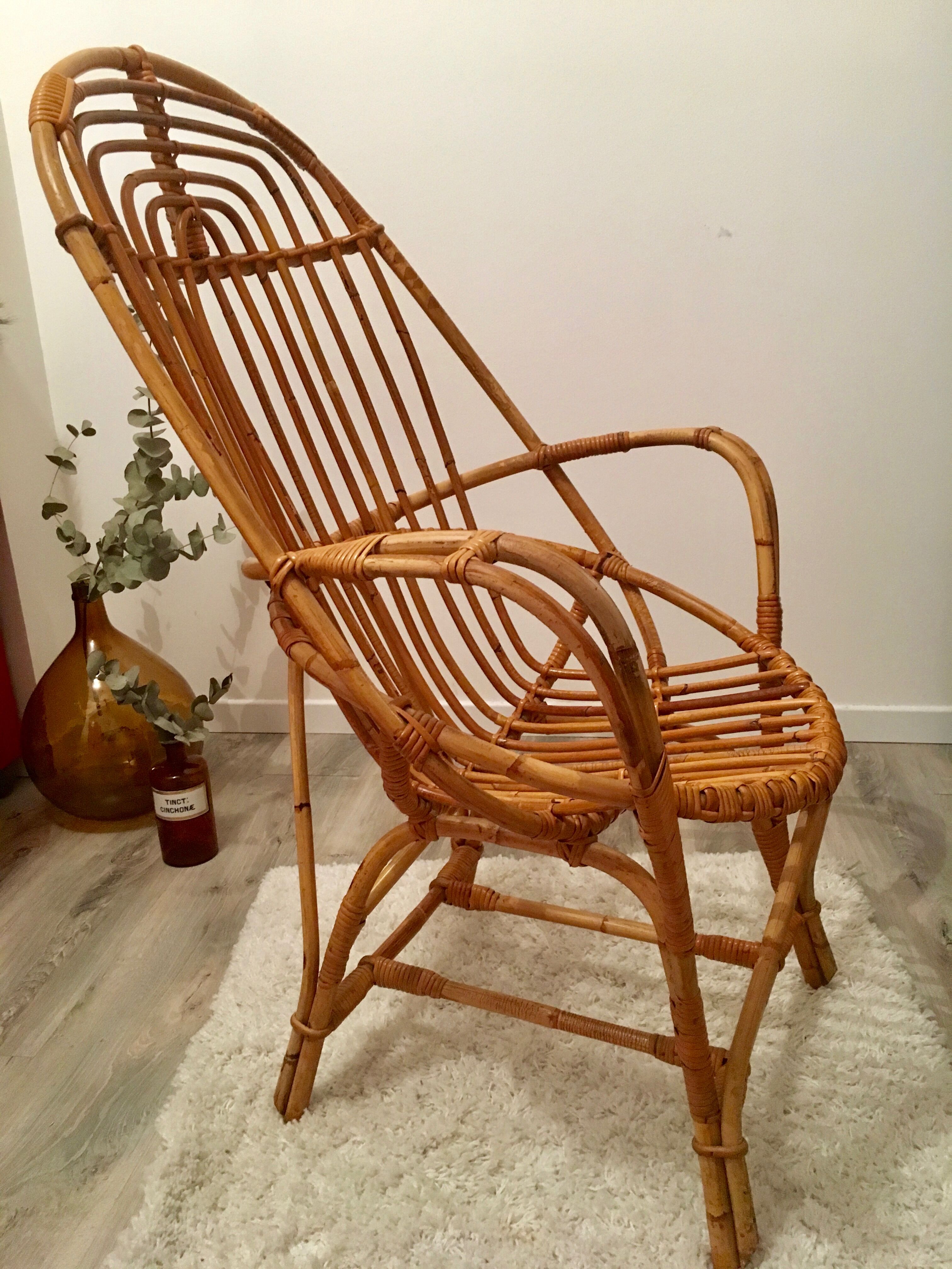 Shell vintage rattan chair