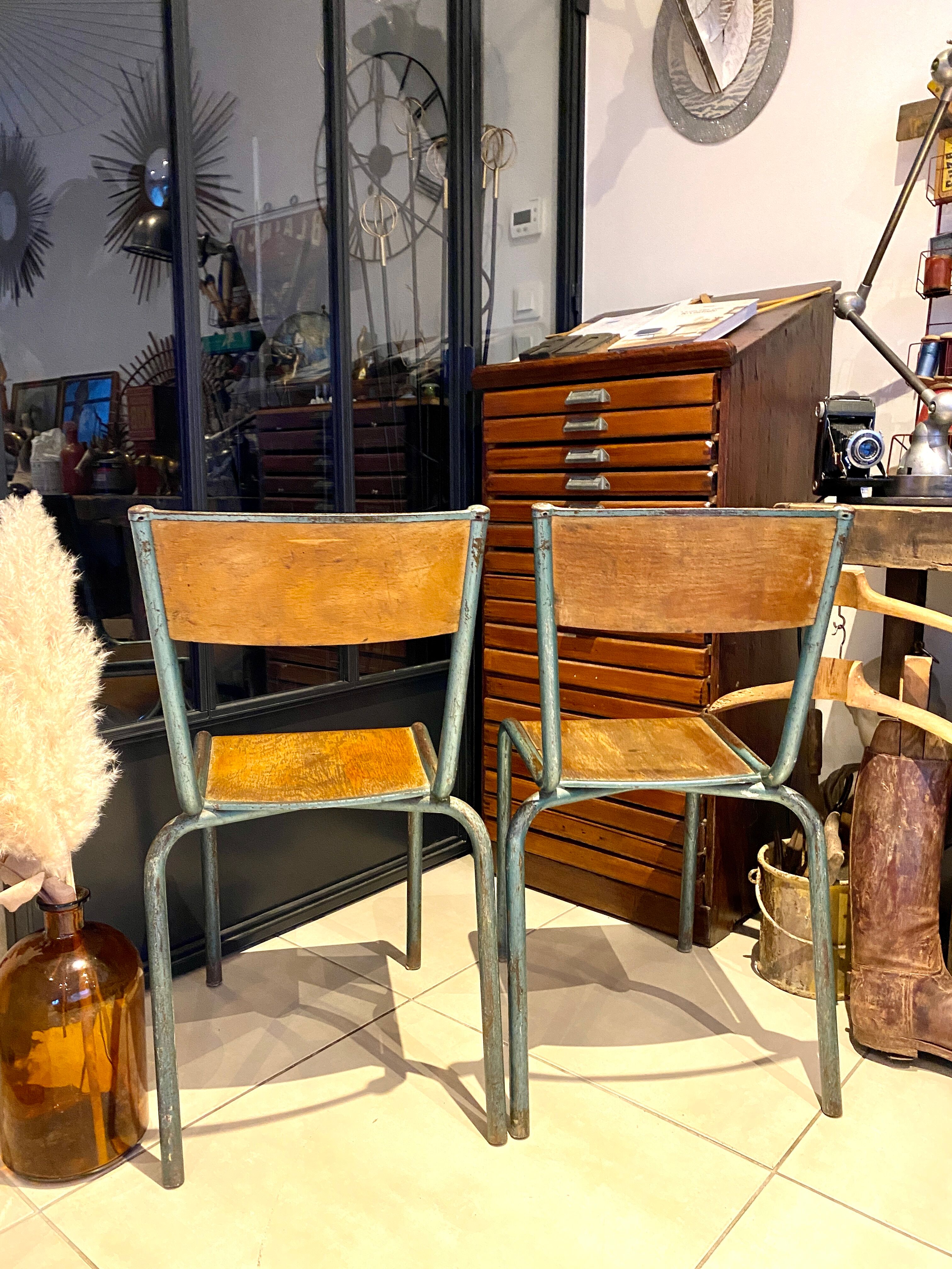 Paire de chaises d'école vintage