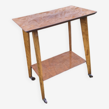 Table d'appoint vintage en bois sur roulettes