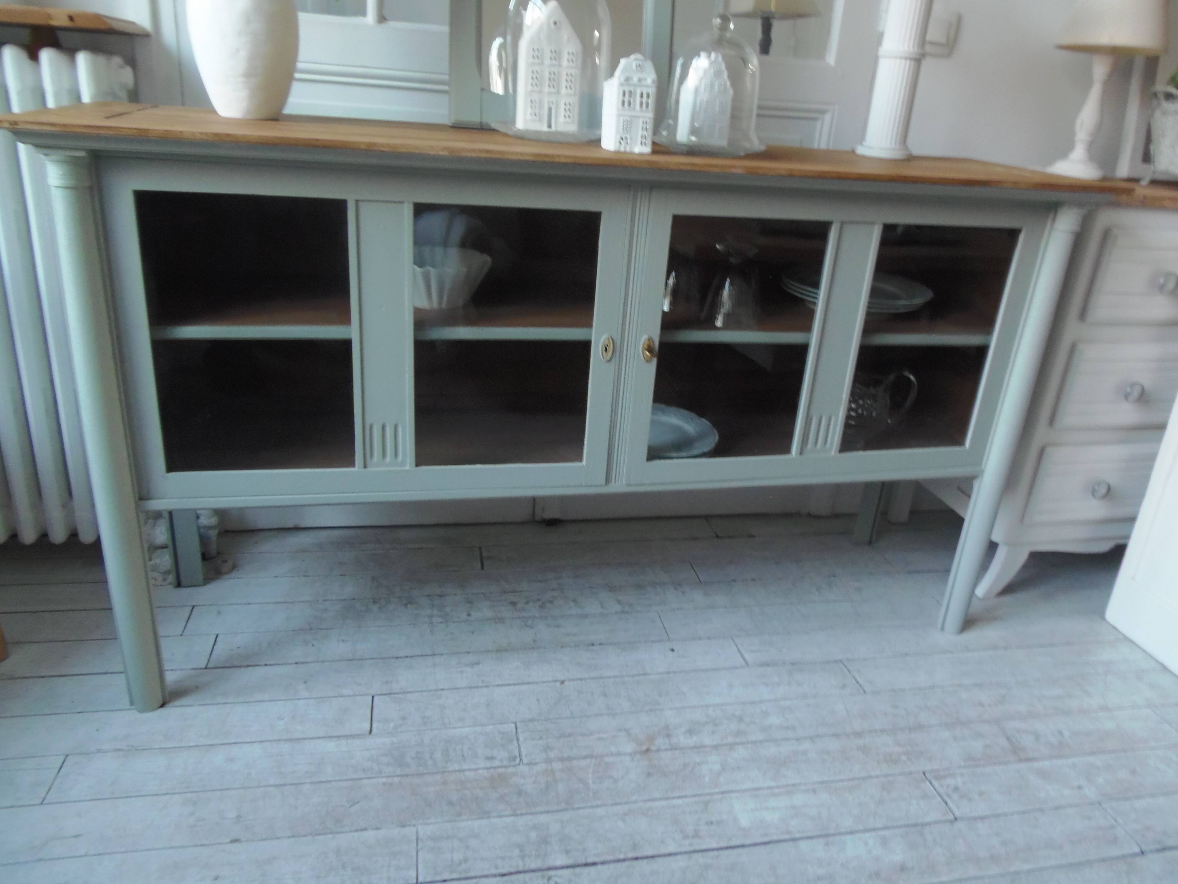 Buffet, desserte vintage réenchanté en vert de gris, plateau  bois.