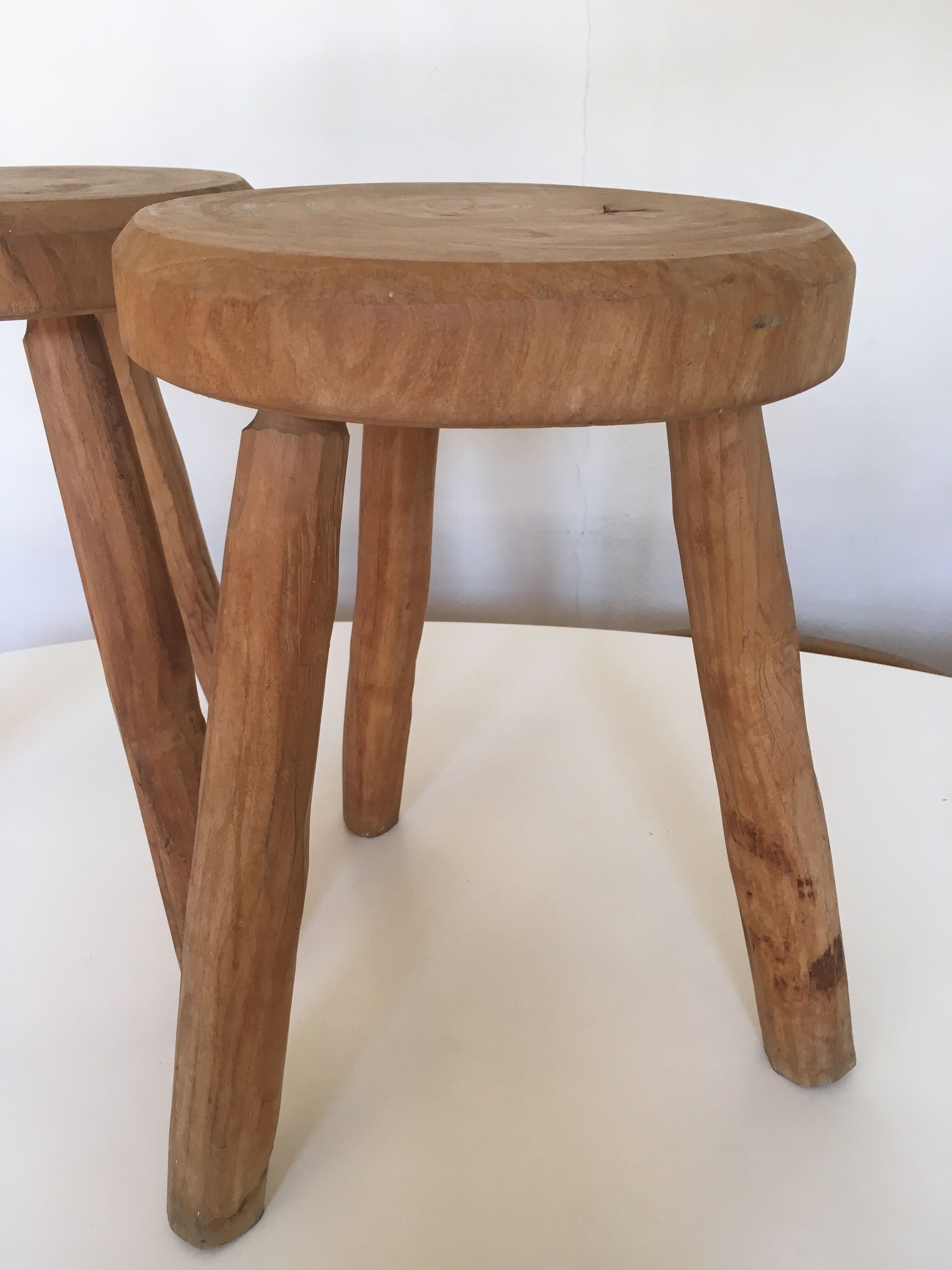 Pair of tripod stools of farm in raw Elm