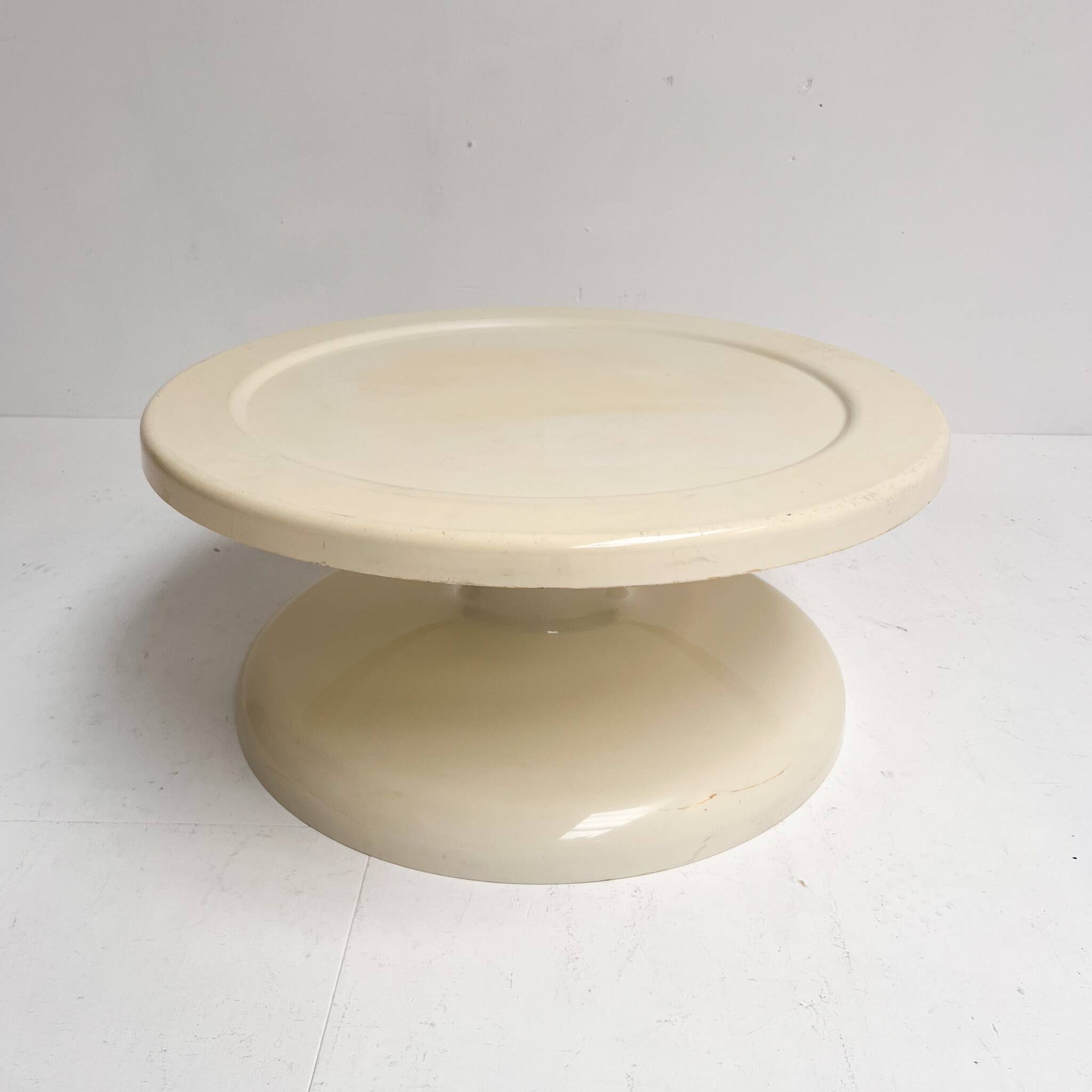 Vintage Italian coffee table round, 1960s
