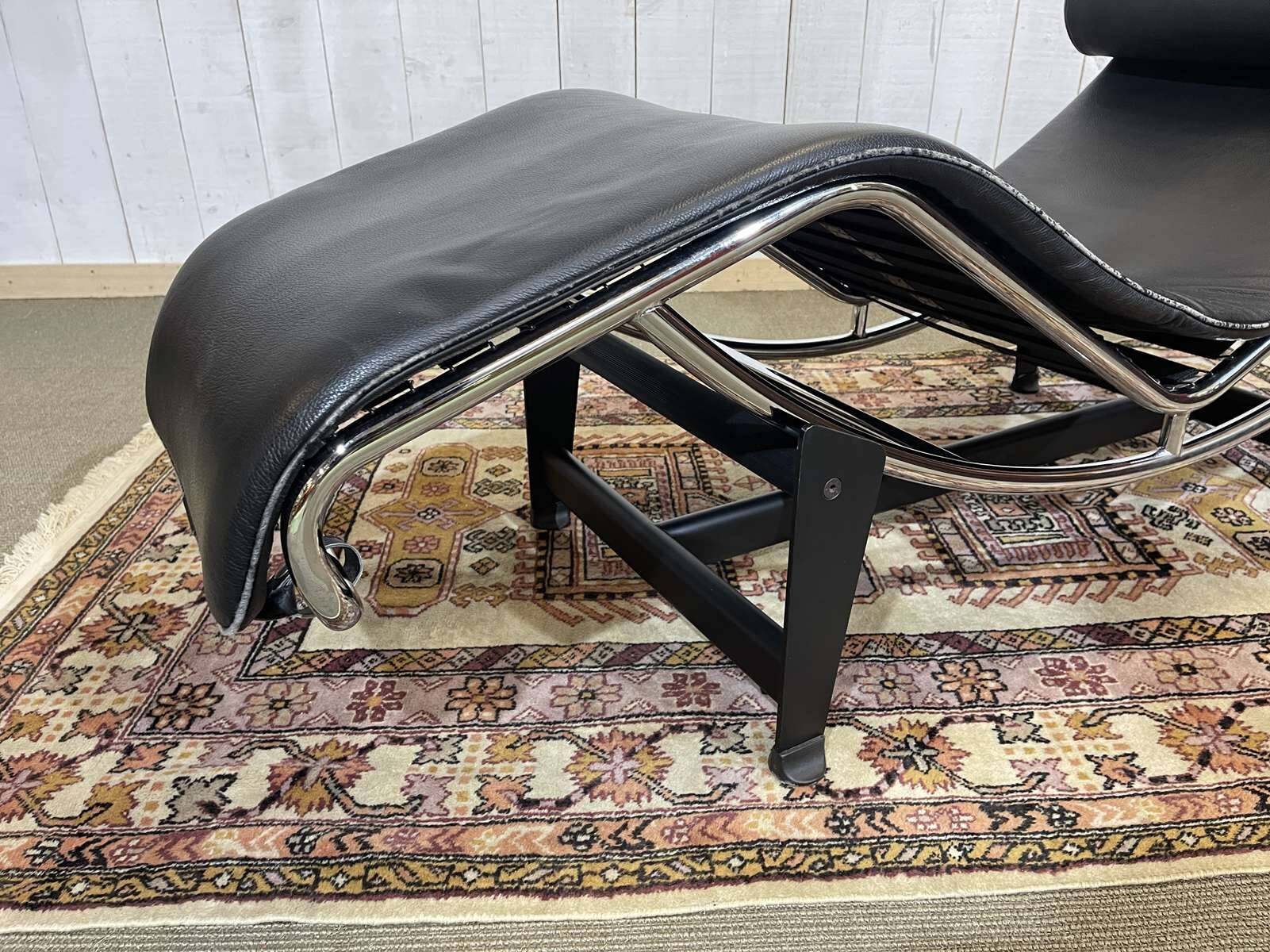 Chaise longue in the style of the LC4 by Le Corbusier - modern work