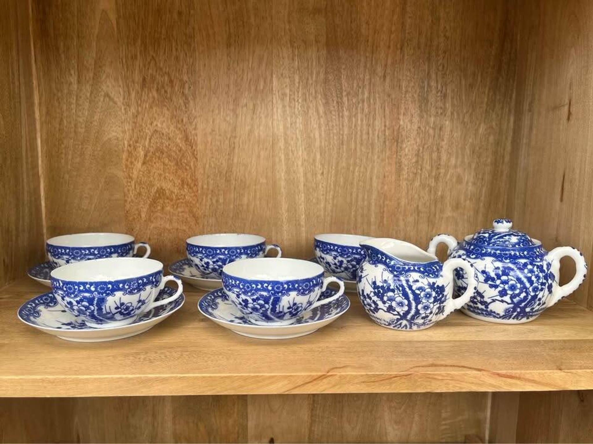 Japanese porcelain service with lithophany, blue and white floral decorations.