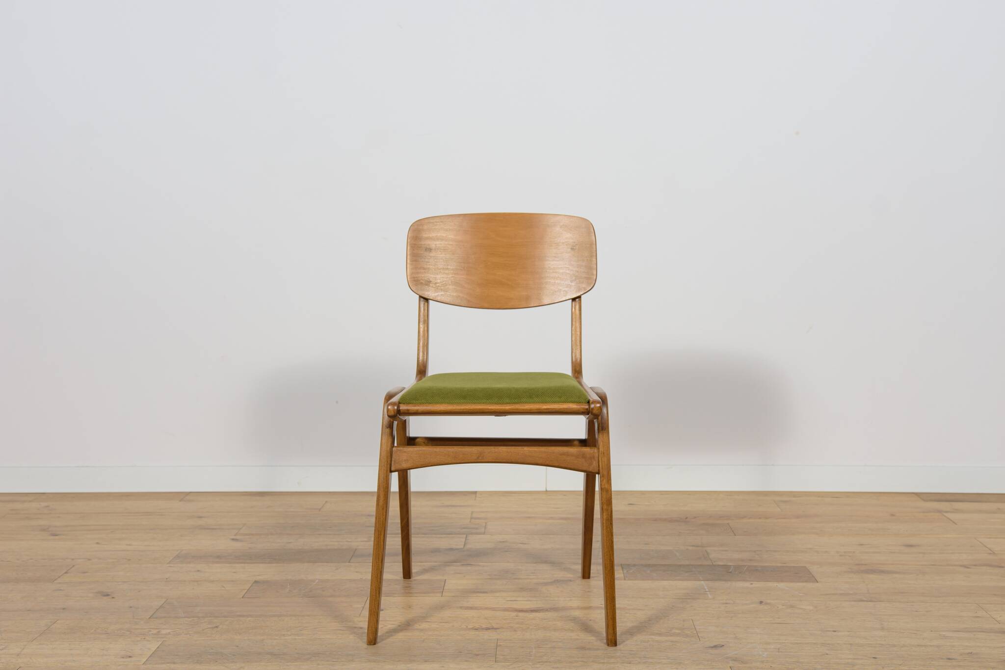 Boomerang Dining Chairs from Goscinski Furniture Factory Model  229XB, Pola