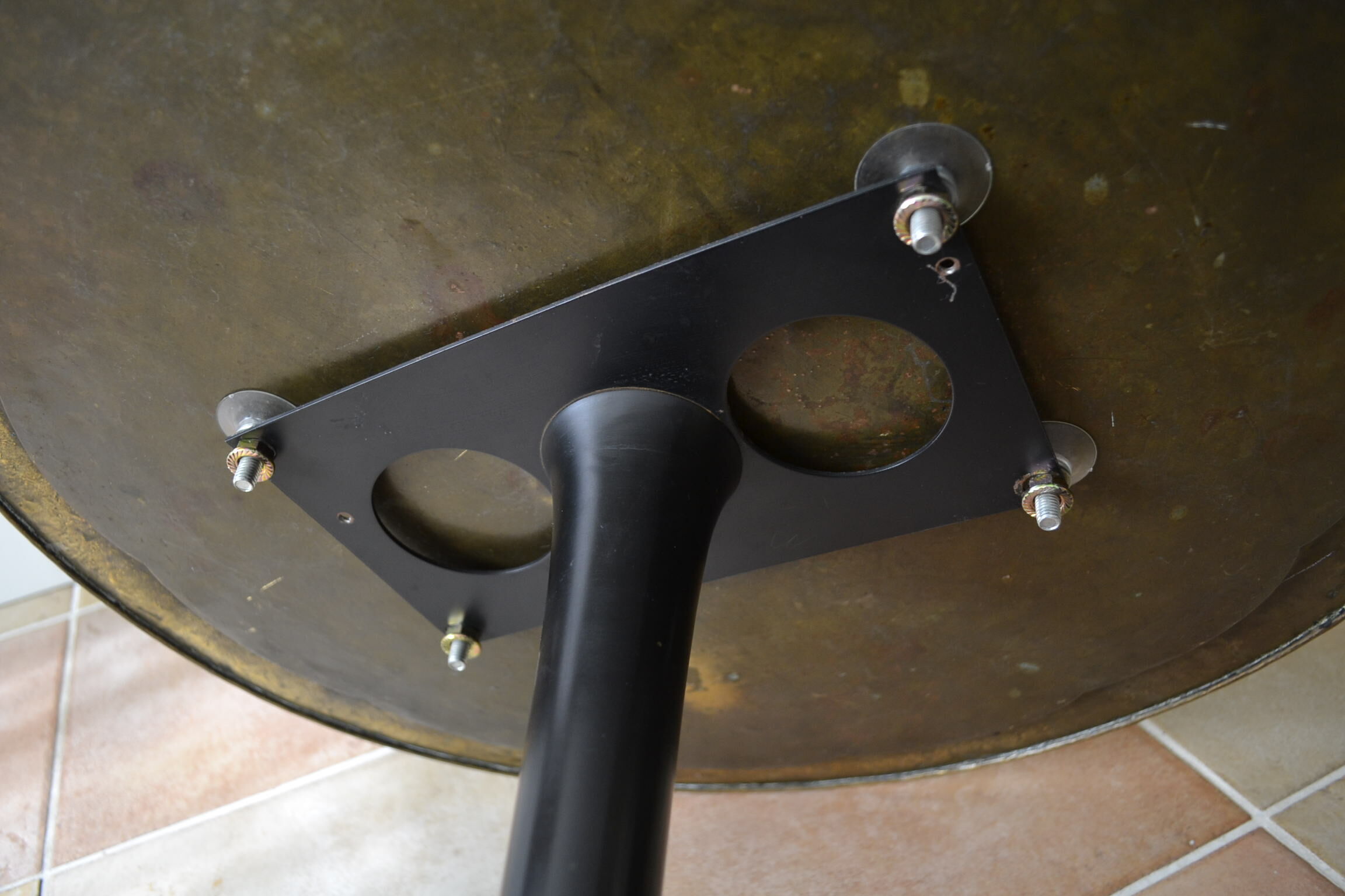 Coffee table foot tulip and Moroccan tray