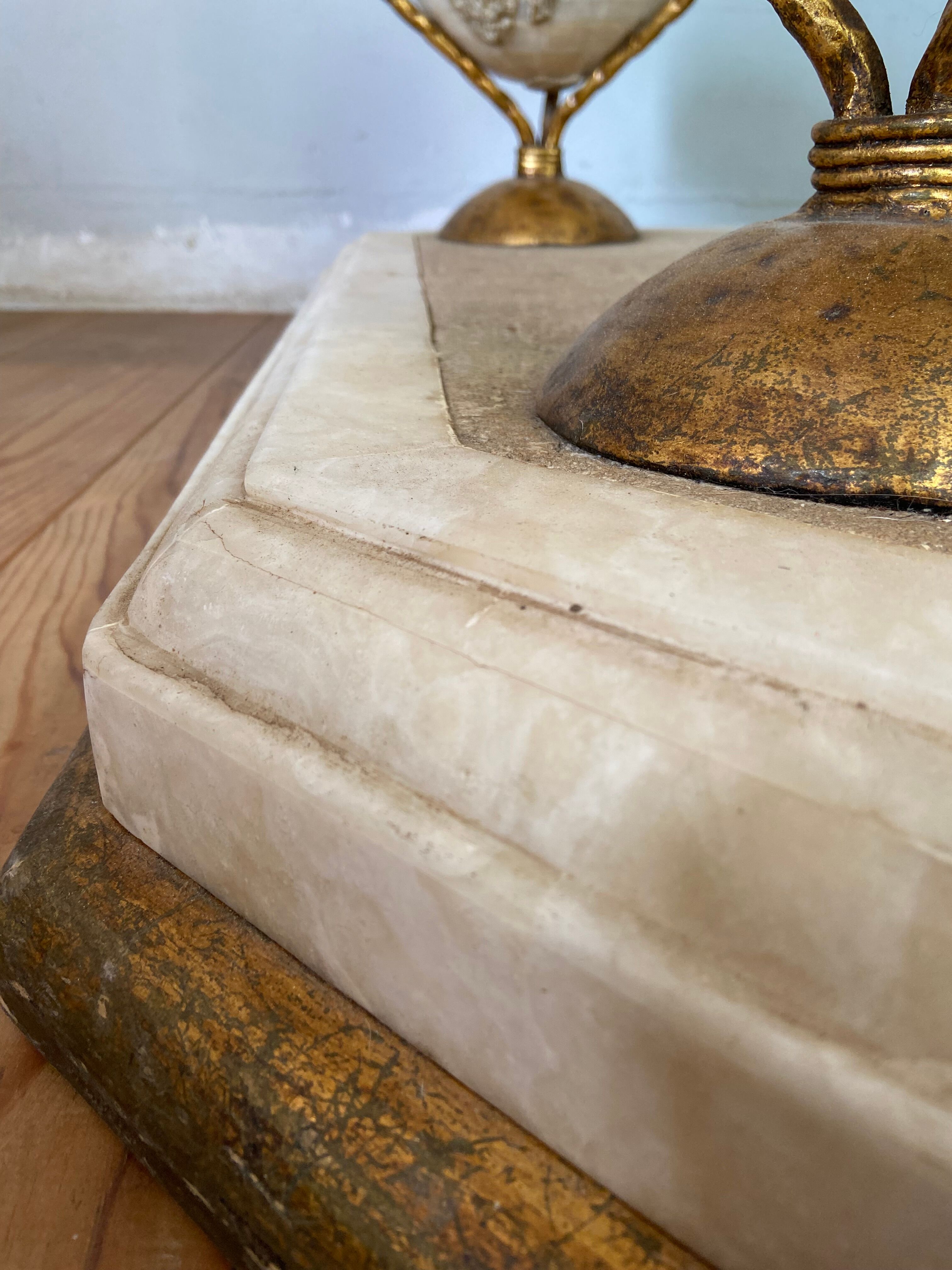 Design coffee table 70-80s in glass and alabaster