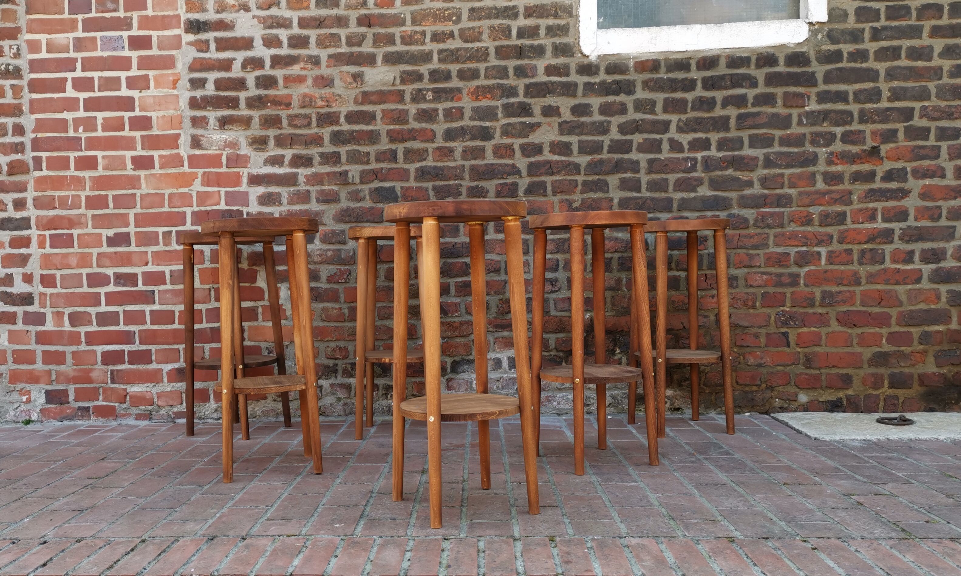Lot de 30 tabourets pieds compas hêtre Baumann