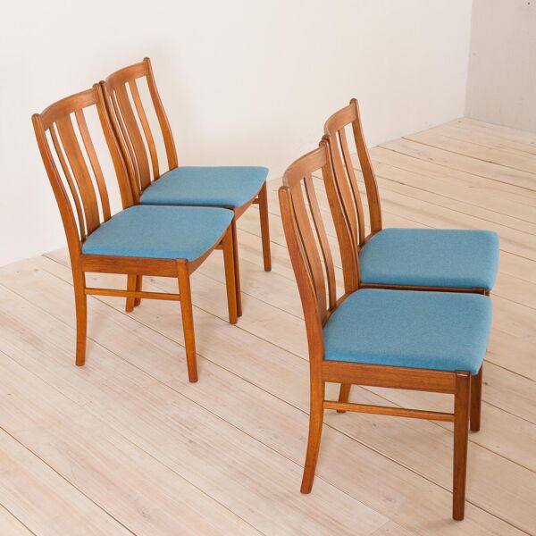 Ensemble de 4 chaises en teck danoises du milieu du siècle