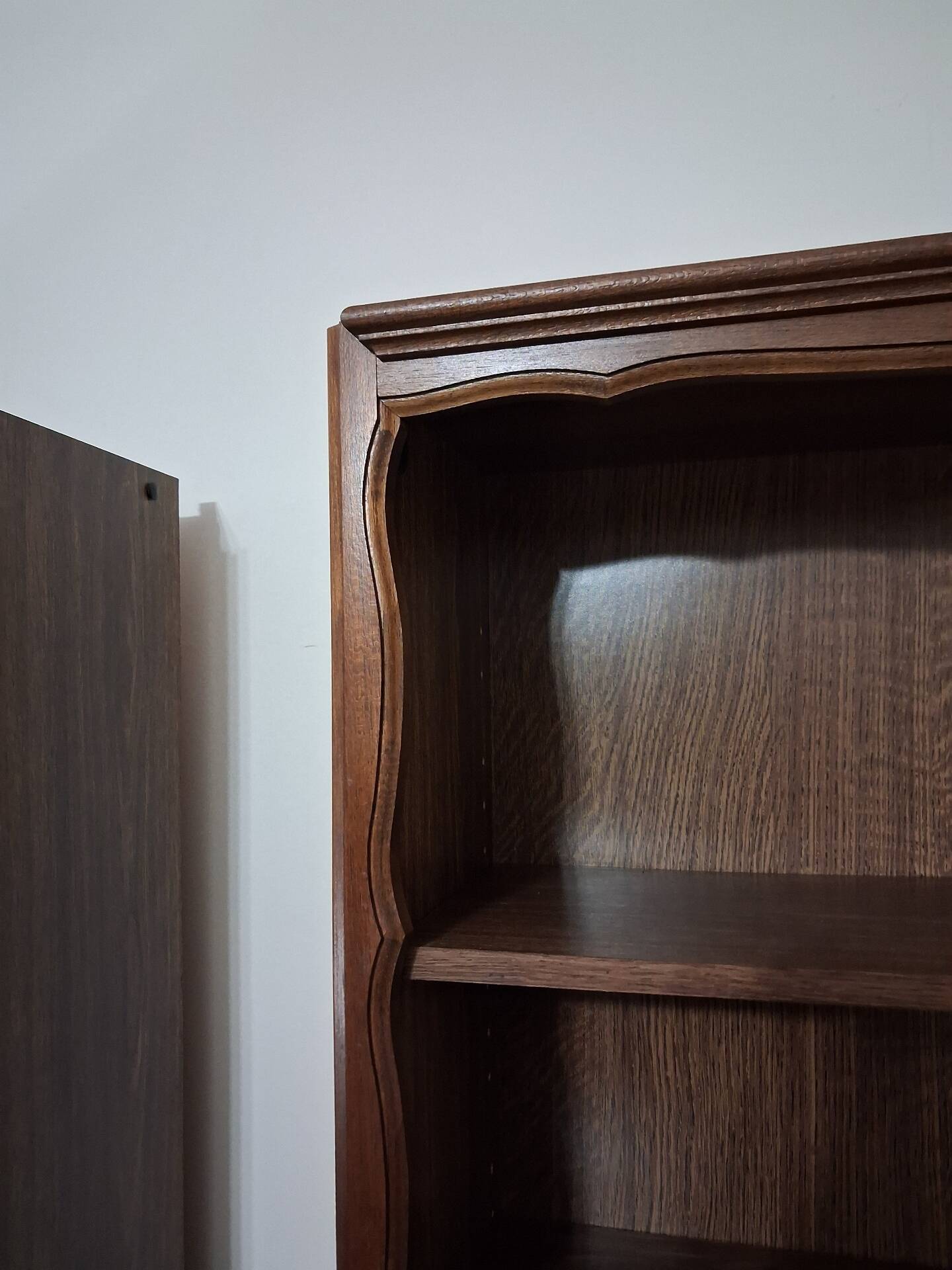 Set of 2 tall bookshelves