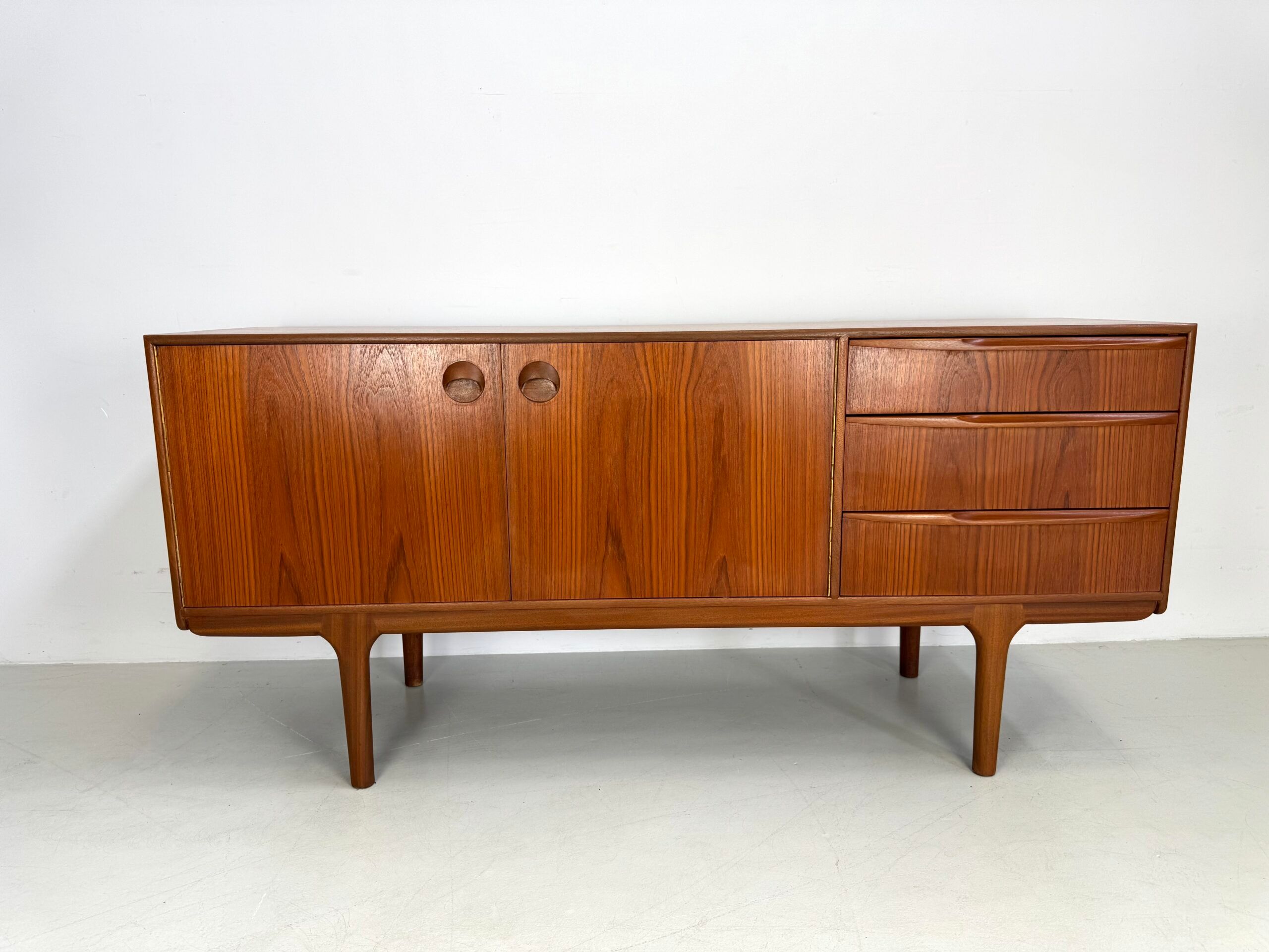 Vintage sideboard McIntosh "Torpedo"