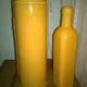 Pot et bouteille jaune ocre