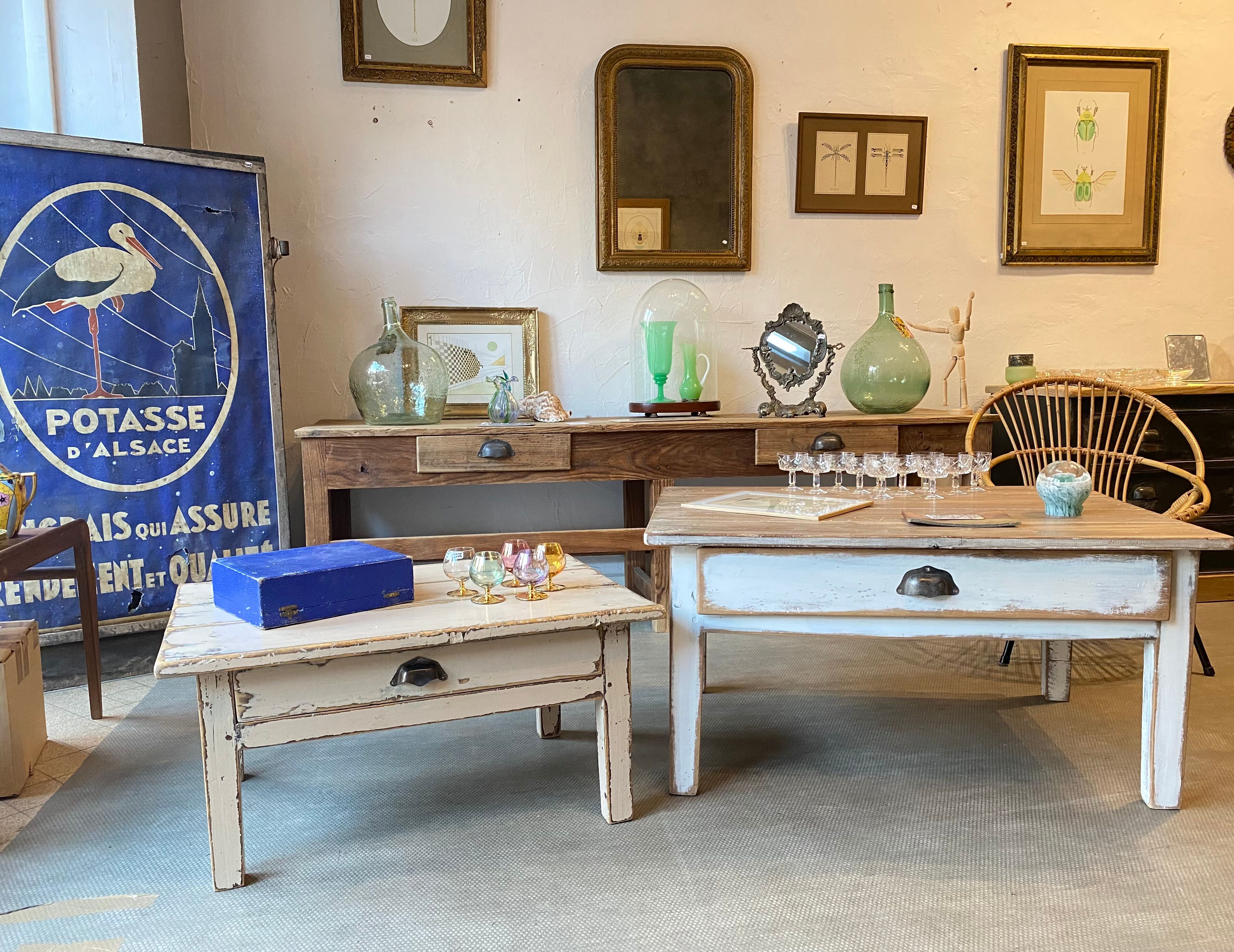 Coffee table with drawer