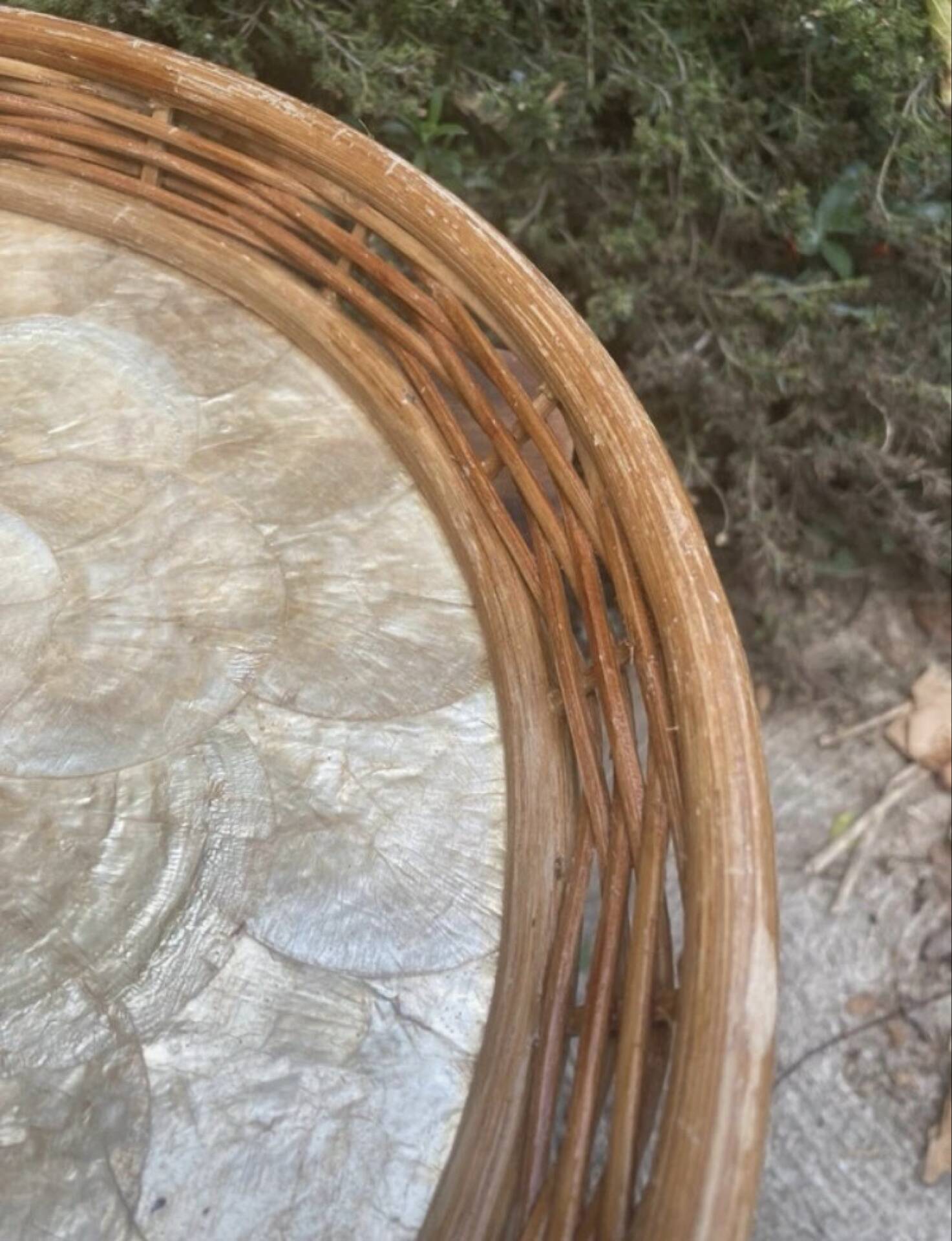 Mother-of-pearl plate