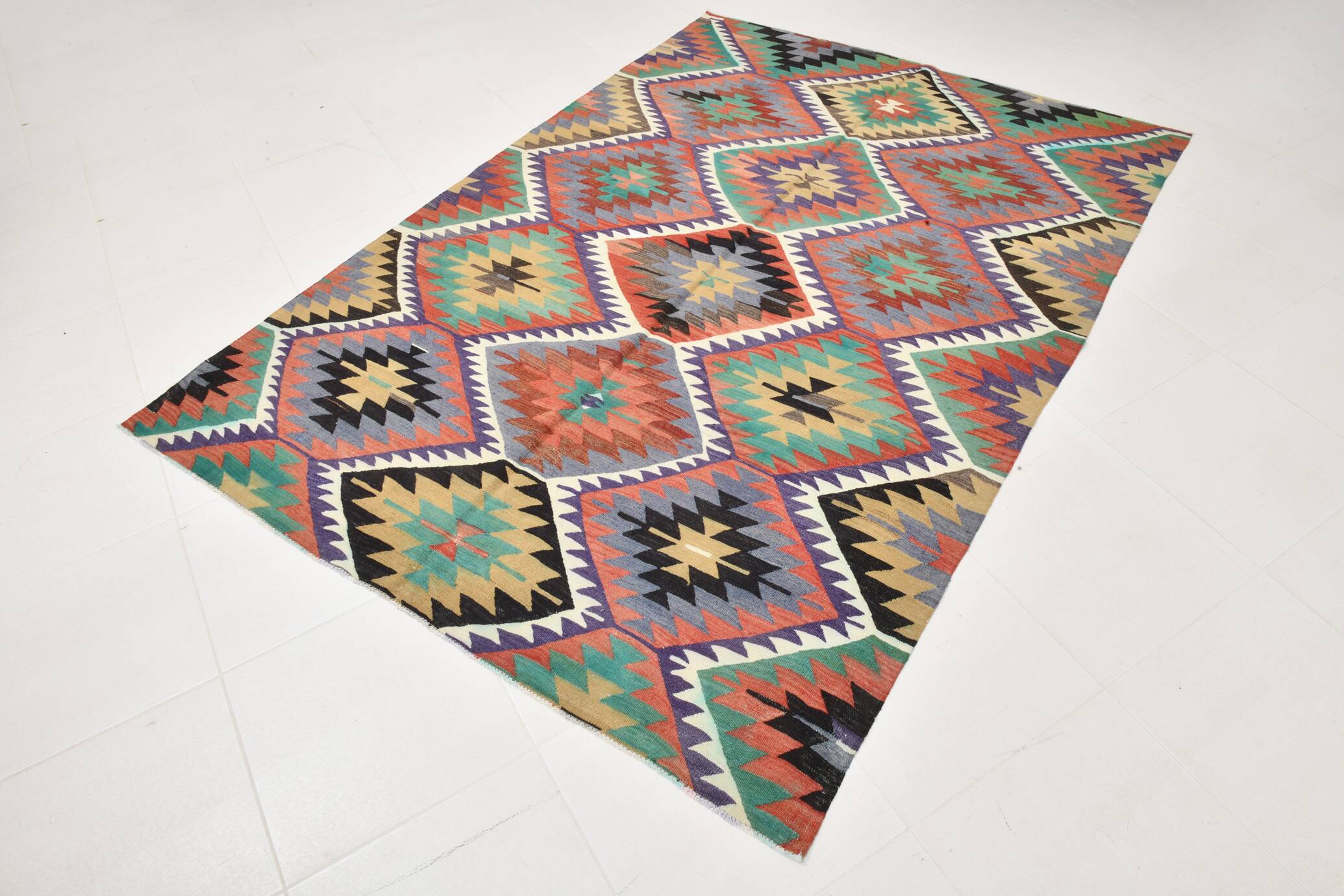 Kilim berbère vintage, Explosion de couleurs et charme artisanal, 166x230Cm