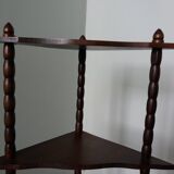 Corner shelf, corner with spool uprights