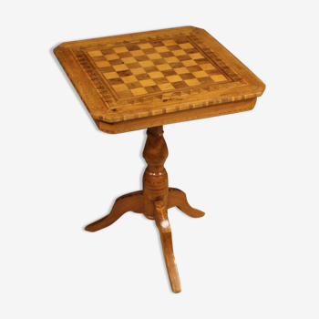 Table d’appoint italienne incrustée de noyer, de hêtre et de bois de fruits