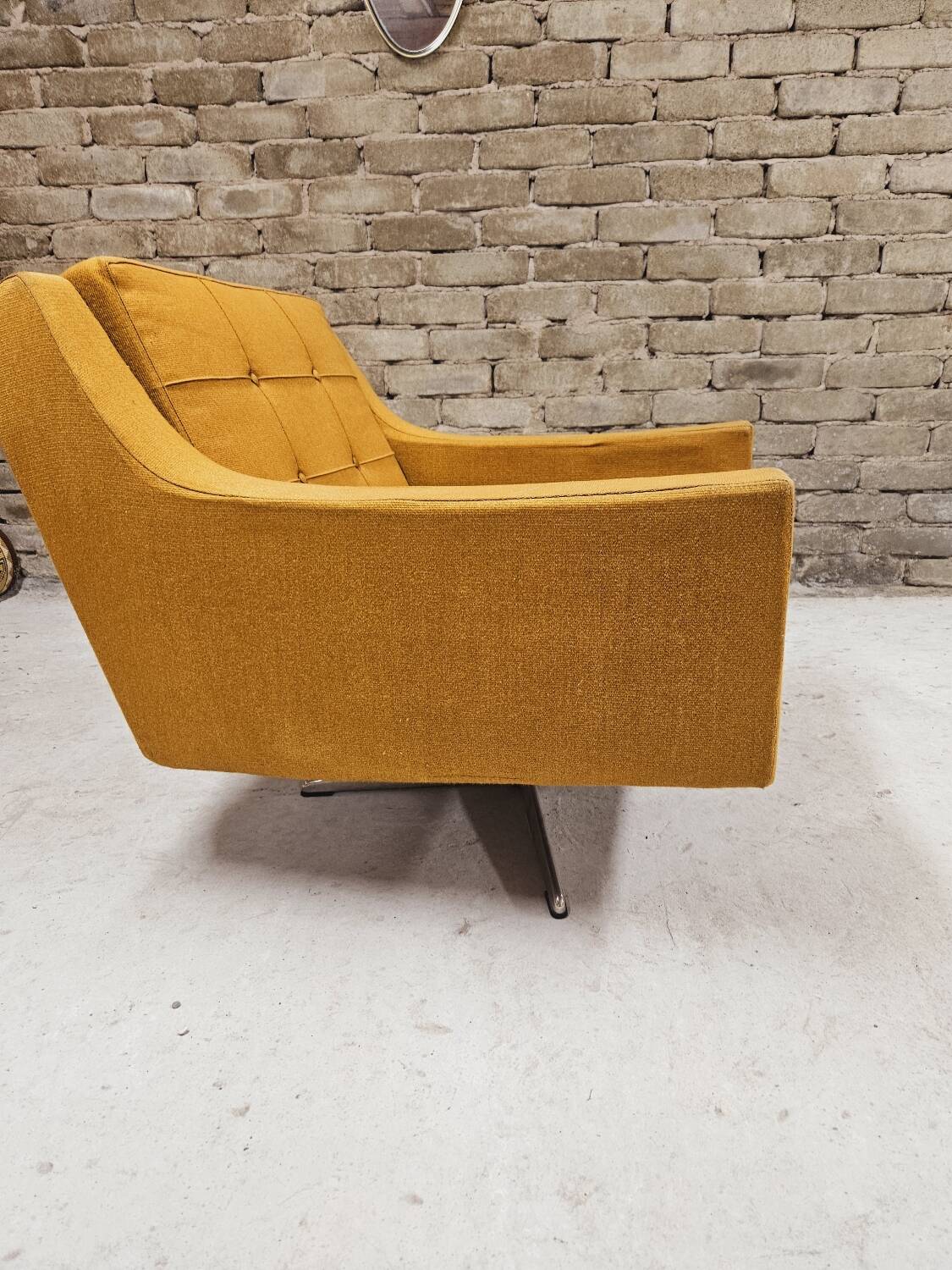 Swivel living room armchair year 1970