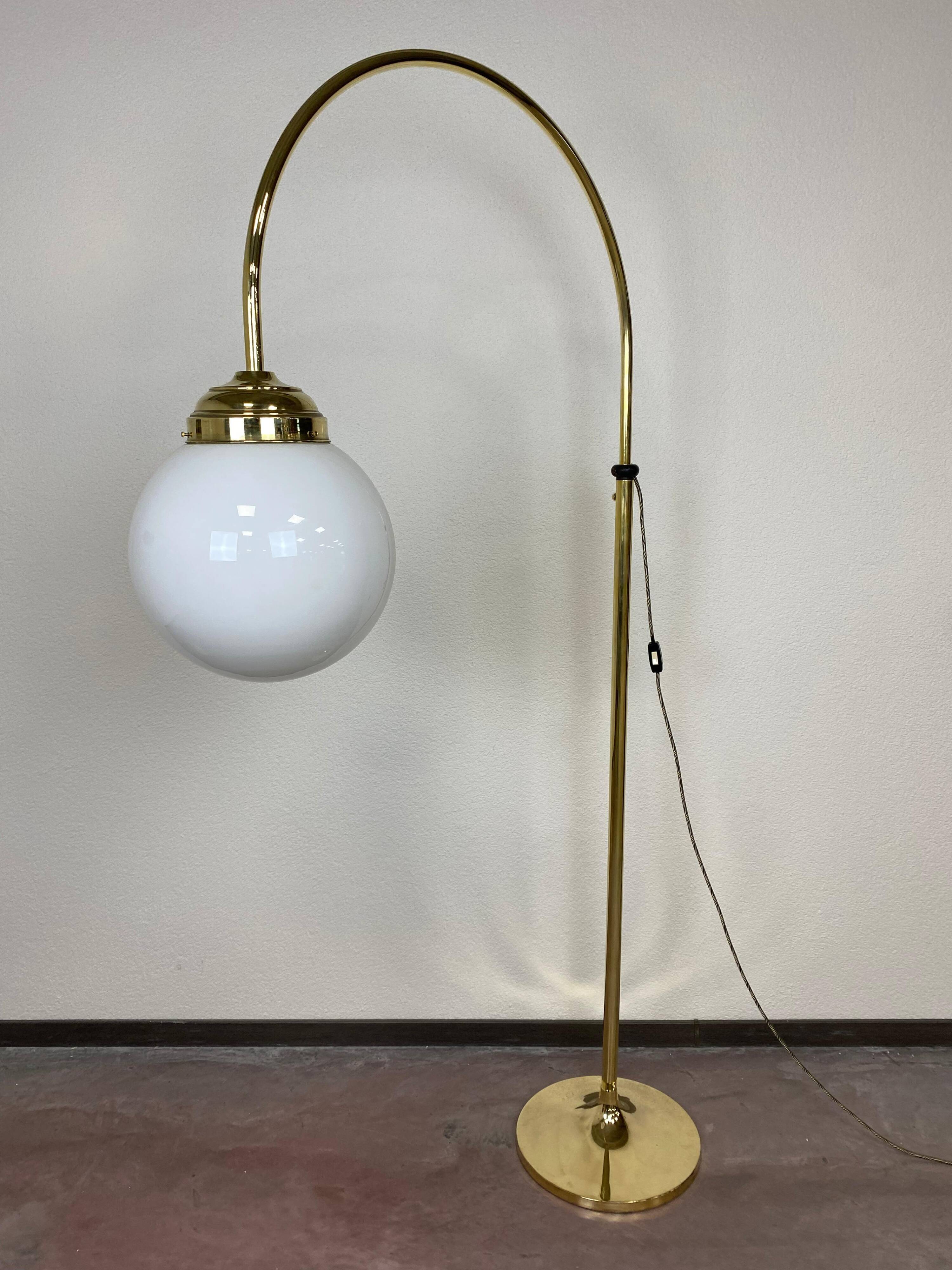 Large Art Deco floor lamp in brass