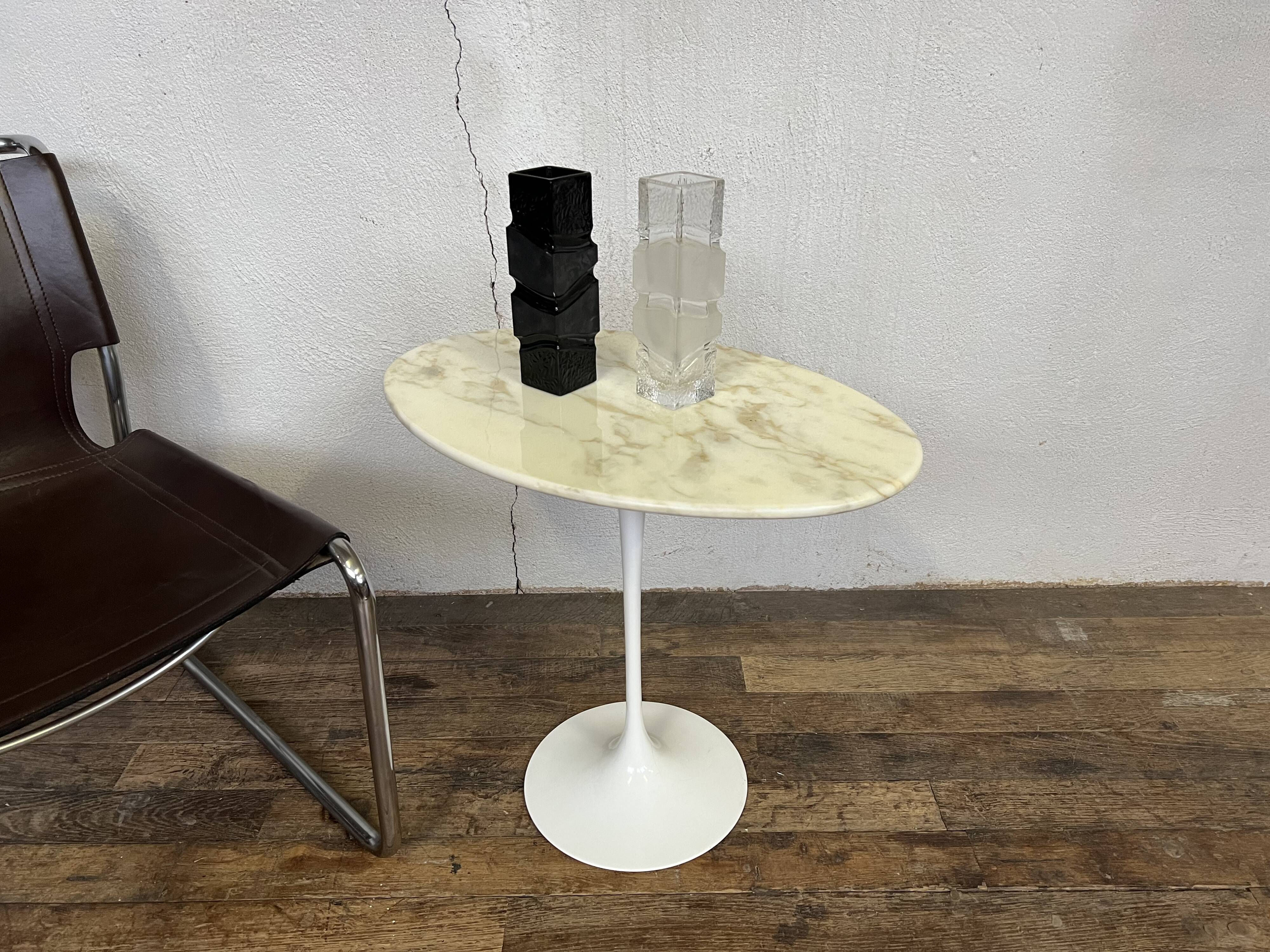 Oval pedestal table Eero Saarinene design Knoll international 1970 original marble
