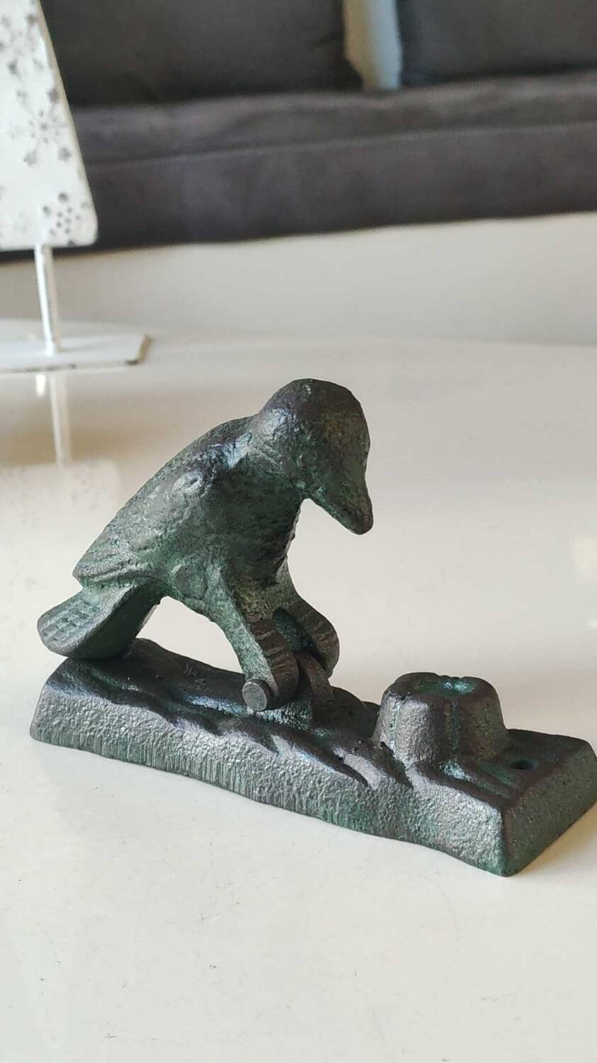 Door knocker/hammer in Green Pic shape, in cracked effect cast iron with green patina
