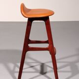Tabouret de bar danois moderne modèle OD-61 en cuir et bois par Erik Buch pour Oddense Møbelfabrik, 1964