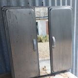 Metal wall-mounted cabinet