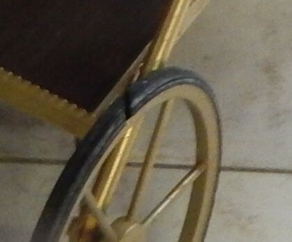 Serving table