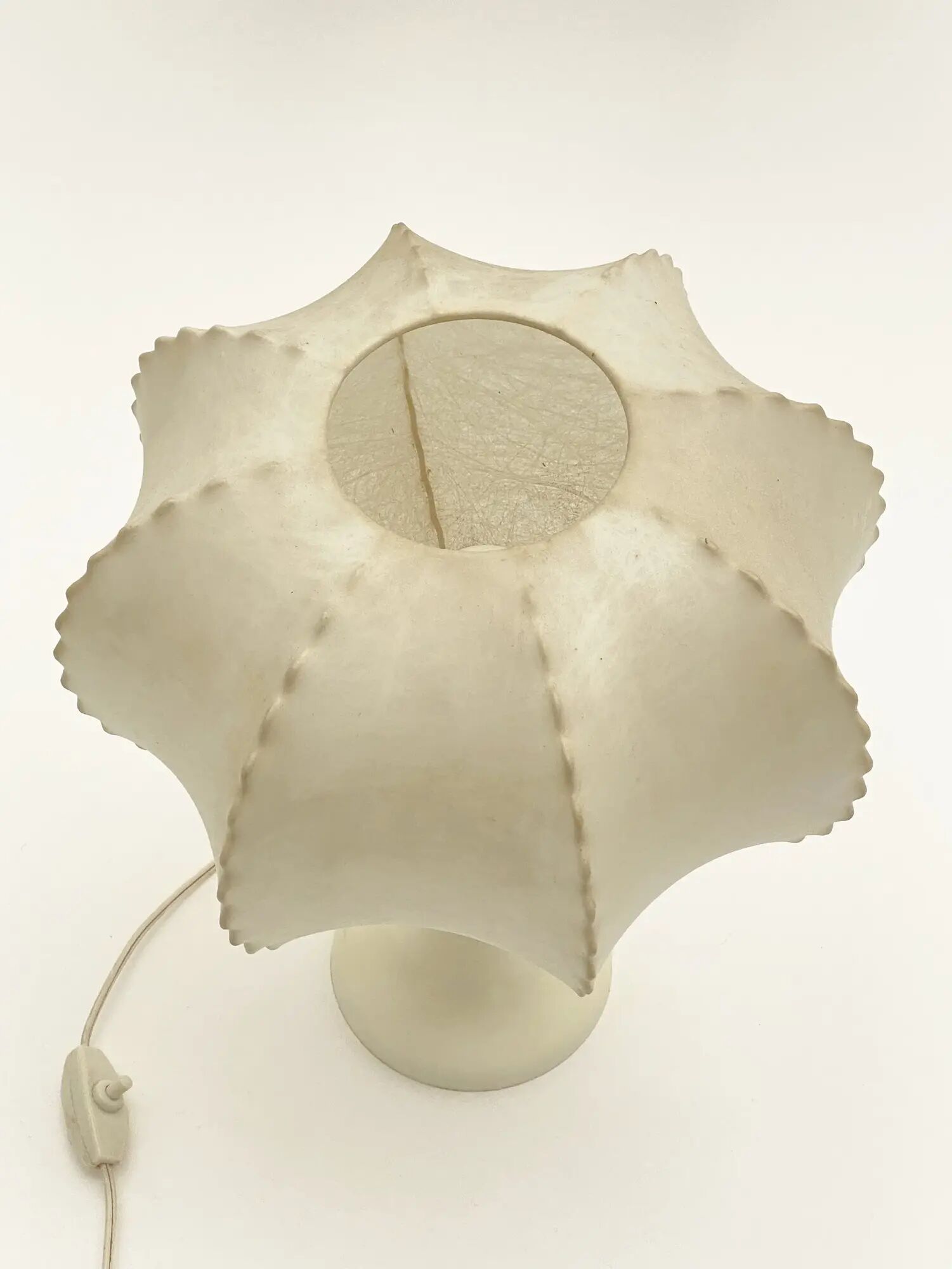 Cocoon lamp
