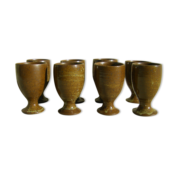 Huit verres à pied en grès vintage