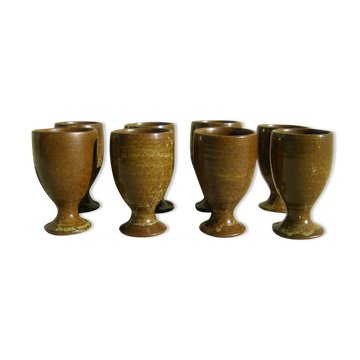 Huit verres à pied en grès vintage