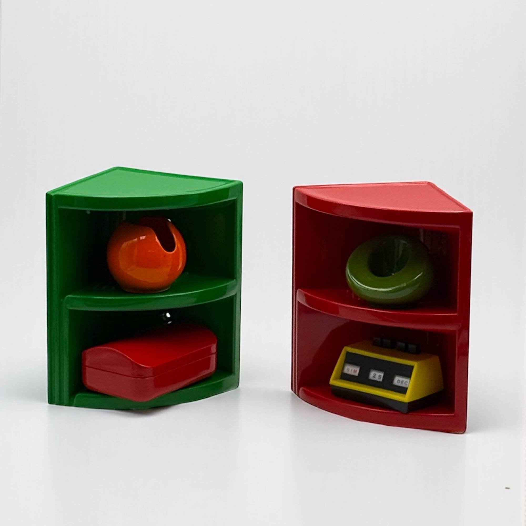 Pair of Colourful 1970s Gedy Wall Shelves in Red and Green