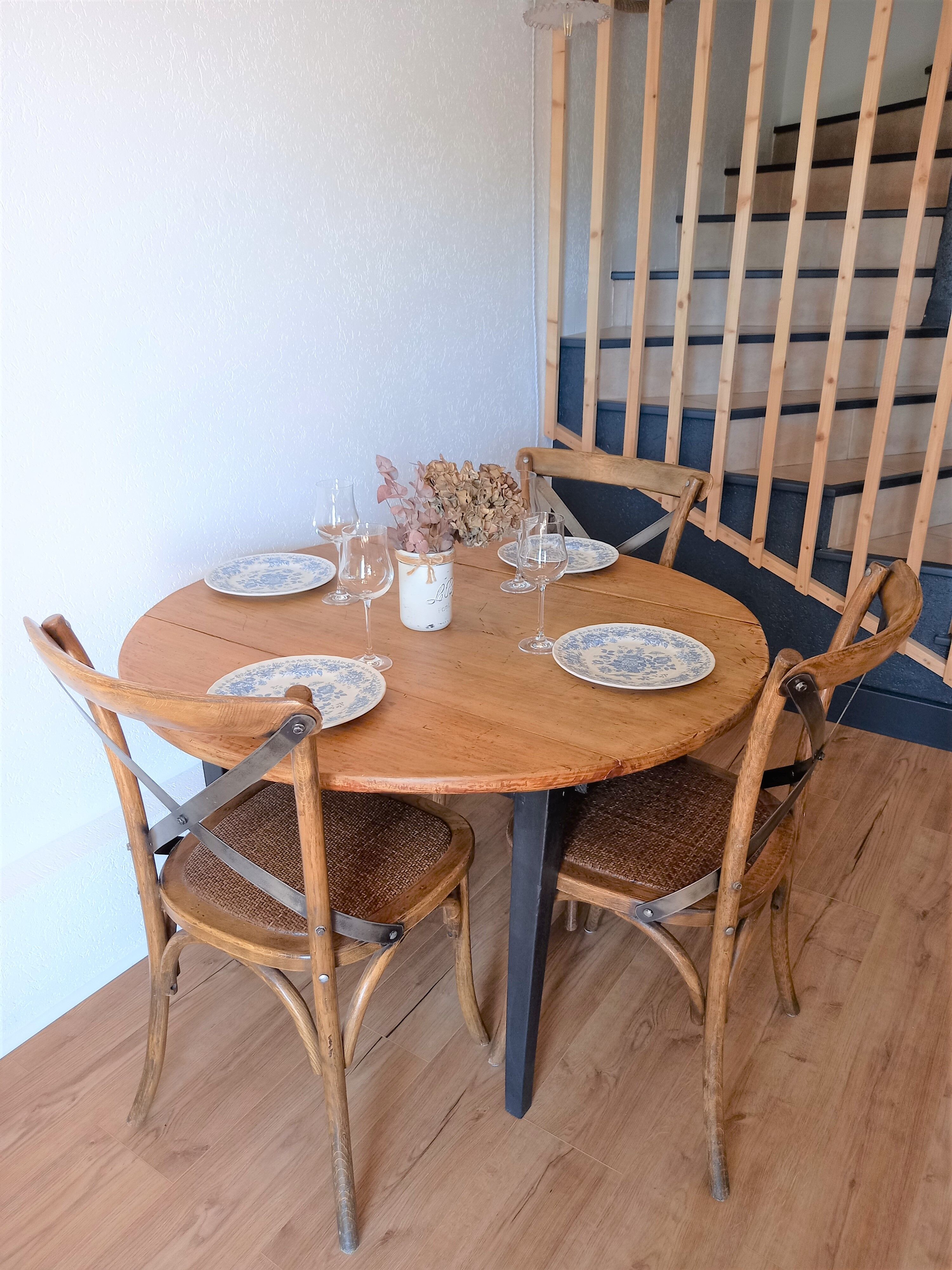 Round table with flaps