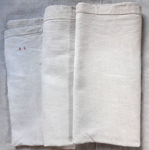 Dessus de lit ancien en lin bis avec petit monogramme rl