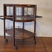 Serving trolley / bar cart in mahogany, brass and glass, 1920