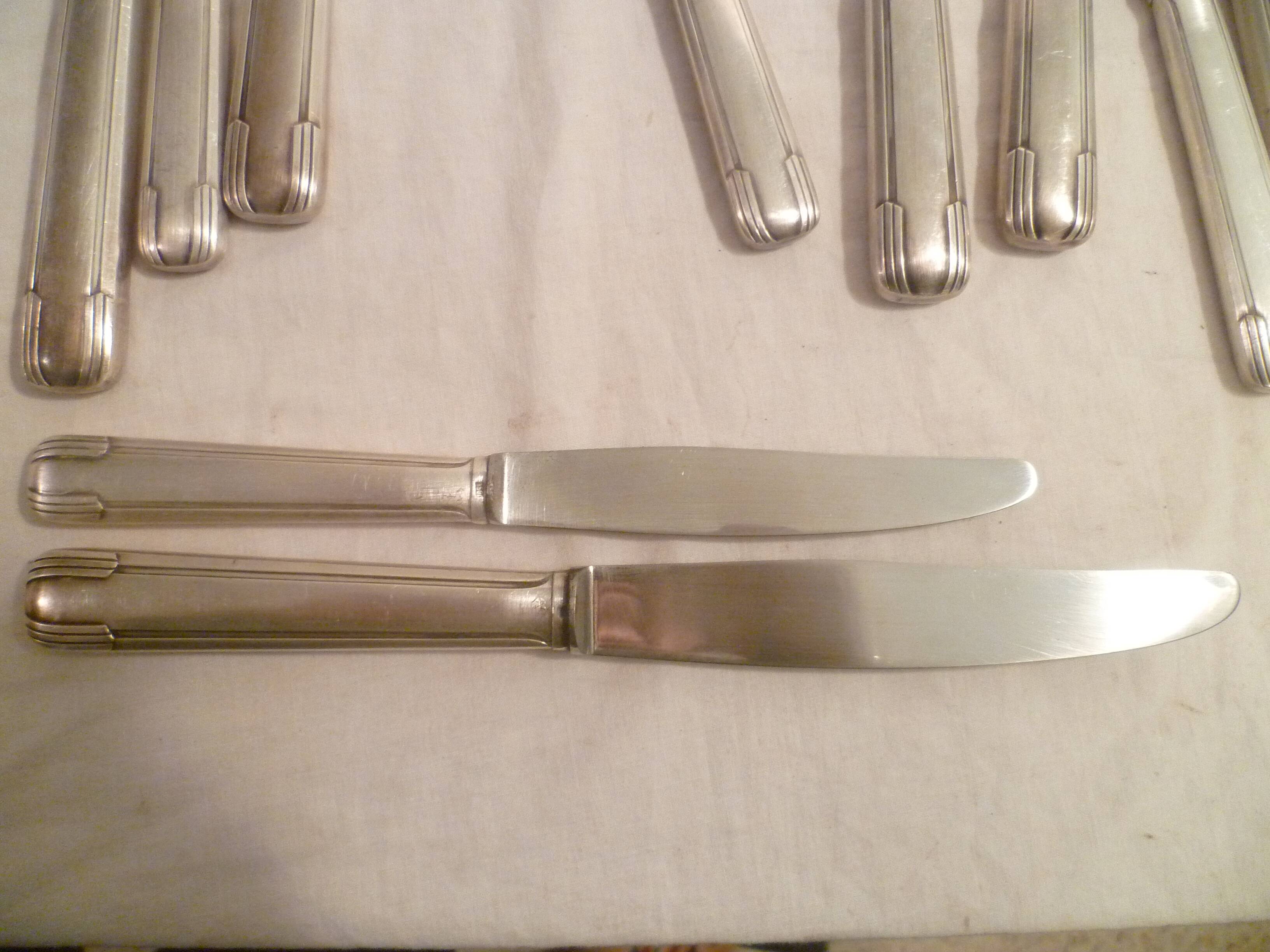 Set of 6 table knives & 4 fruit/cheese knives in world-class silver